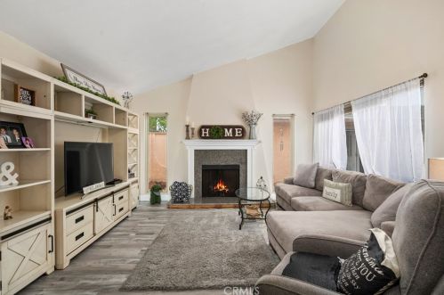 653 Nandina Cir, Oxnard, CA 93036-1909