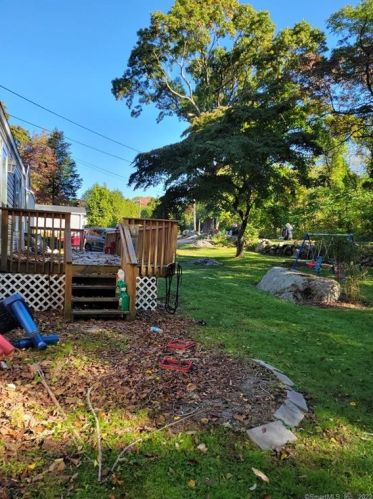 944 Long Cove Rd, Gales Ferry, CT 06335-1952