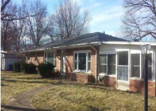 17 Harmon Dr, Lebanon, IL 62254-1197