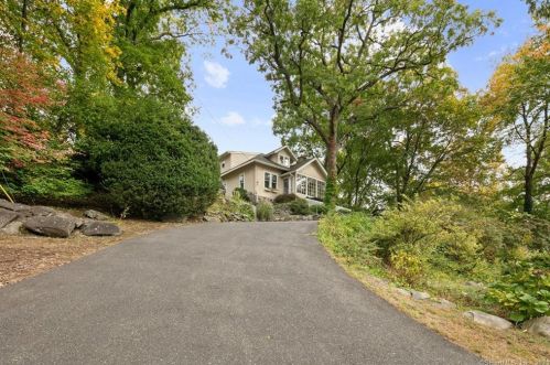 6 Oakledge Cir, Norwalk, CT 06854-2514