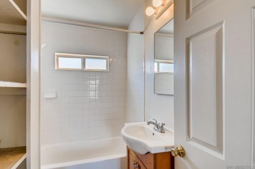 81 Oaklawn Ave, Chula Vista CA  91910-1330 exterior