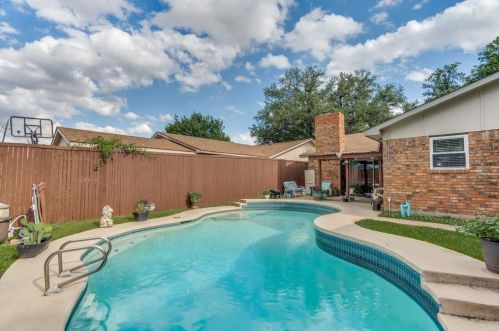 2049 Christie Ln, Carrollton TX 75007-3509 exterior