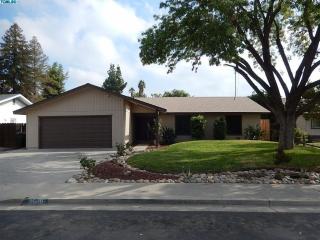 2506 Memory St, Visalia, CA 93277-5871