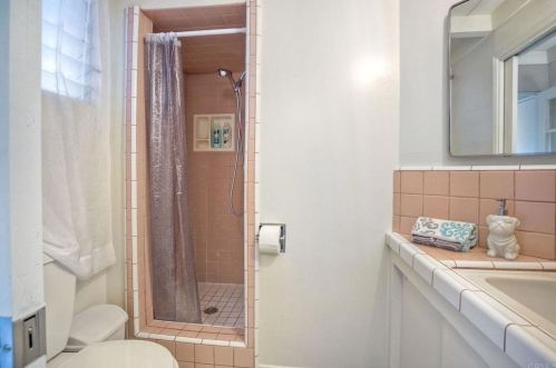 1111 Oak Dr, Vista CA  92084-4659 exterior