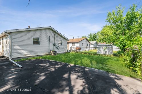 3223 Nelson Ave, Robbins IL  60472-2221 exterior