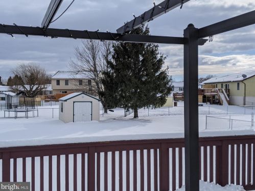 18 Sycamore Ln, Hanover PA 17331-4937 exterior