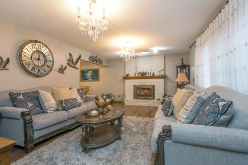 8600 32nd Pl, Minneapolis, MN 55427-1816