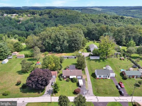 176 Woodthrush Ln, York, PA 17403-9514