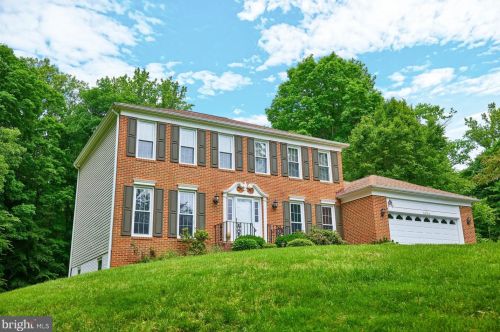 5374 Wade Ln, Woodbridge, VA 22192-6016