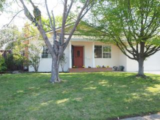 143 Price Way, Folsom, CA 95630-2813