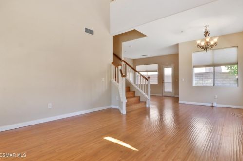 1883 Crowne Oak Ln, Simi Valley, CA 93065-7442