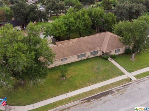309 Mossy Oaks Ln, Victoria, TX 77904-1712