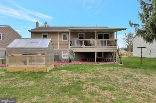 60 Baugher Dr, Hanover PA 17331-4004 exterior