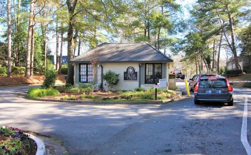 71 Montre Sq, Atlanta GA  30327-4044 exterior