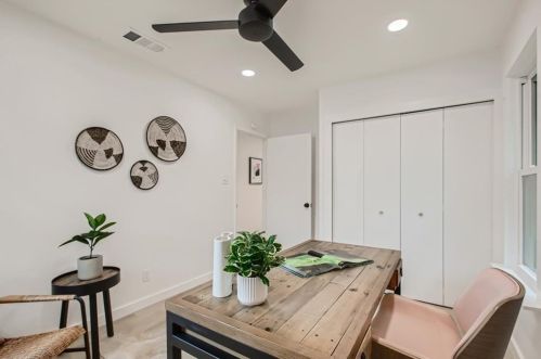 1704 Fair Oaks Dr, Austin TX  78745-2810 exterior