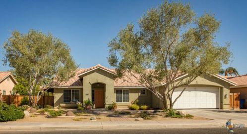 1067 Calle Luna, Brawley, CA 92227-7712