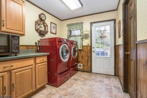 2 Hollow Brook Rd, Port Murray, NJ 07865-3104