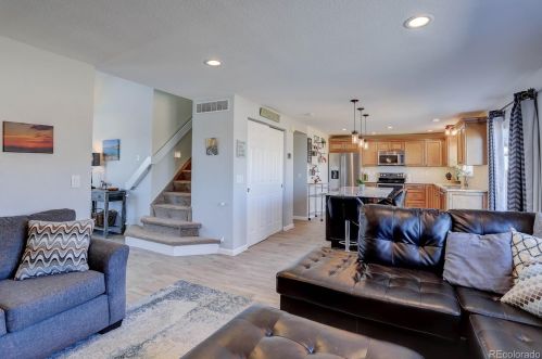 6067 Quatar Way, Aurora CO 80016-7134 exterior