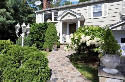 49 Olmstead Pl, Norwalk, CT 06855-1312