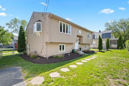 60 Roosevelt St, Warwick, RI 02888-2839
