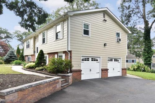 66 Birchwood Way, Warwick, RI 02818-3423