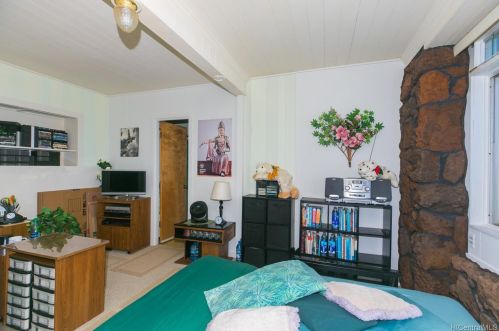 2021 Kakela Dr, Honolulu HI  96822-2158 exterior