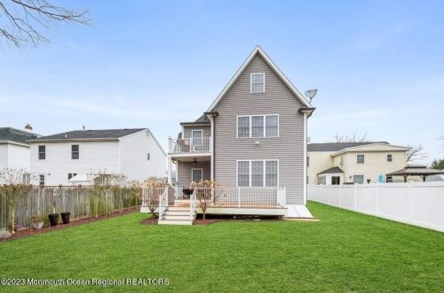 106 High St, Tinton Falls NJ 07724-3424 exterior