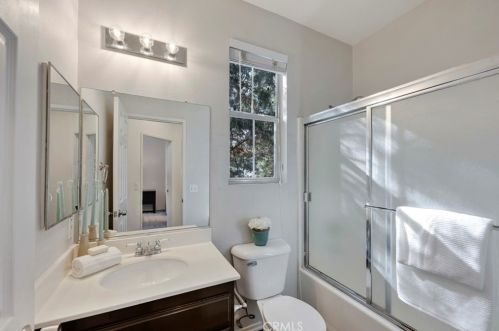 1804 Crescent Oak, Irvine CA  92618-4027 exterior