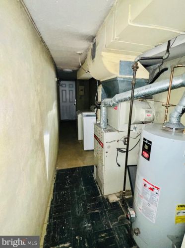 8125 Farnsworth St, Philadelphia PA 19152-3008 exterior