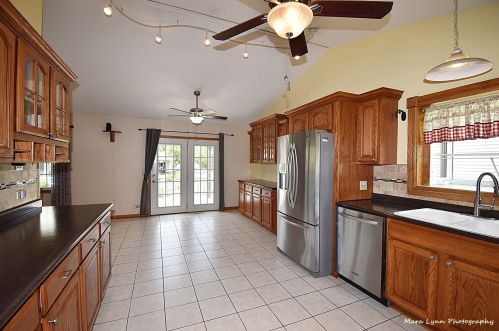 324 Julie Ln, Pingree Grove IL  60140-8397 exterior