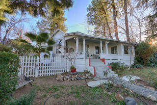 2419 Butte St, Redding, CA 96001-1435