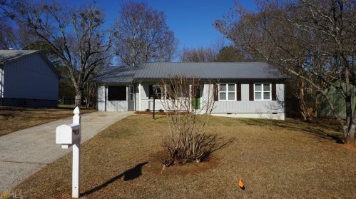3260 Creekwood Dr, Rex GA  30273-2121 exterior