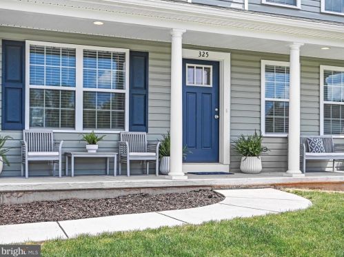 325 Taylor Dr, York, PA 17404-9428