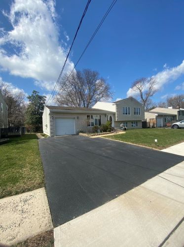 19 Dartmouth Dr, Hazlet, NJ 07730-2322
