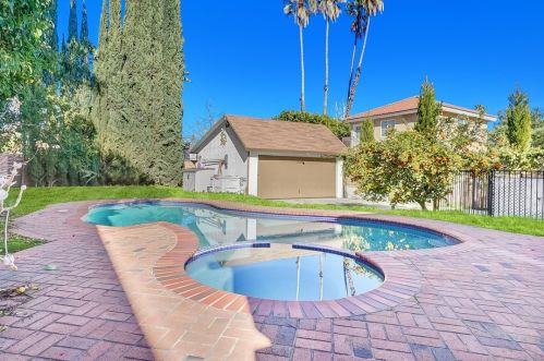 15751 Morrison St, Van Nuys CA  91436-1543 exterior