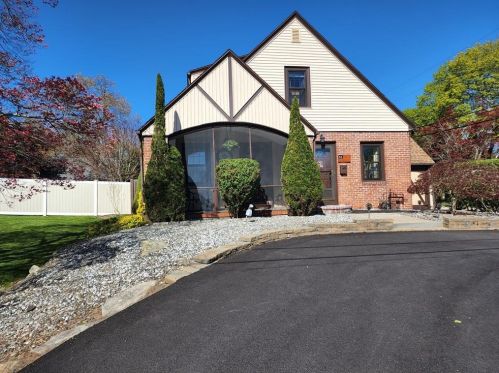 16 Homeland St, Providence, RI 02919-5111