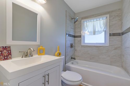 976 Pinehurst Dr, Smyrna GA  30080-4225 exterior