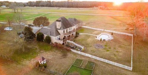 1079 Knox Chapel Rd, Social Circle GA  30025-4151 exterior
