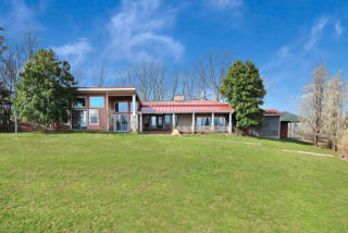 109 Charmont Dr, Radford, VA 24141-4207