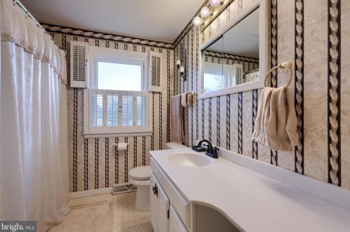 1604 Robert Rd, Lancaster PA  17601-5635 exterior