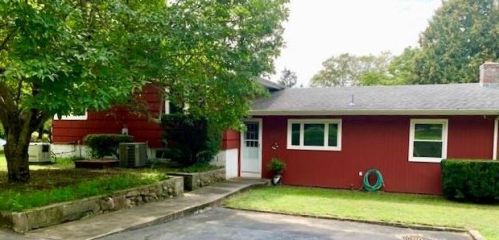 30 Jacobson Trl, Hopkinton, RI 02804-2205