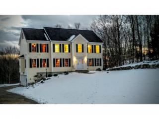 19 Overlook Dr, Tilton, NH 03276-5822