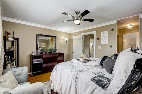 413 Indianwood Dr, Carol Stream IL  60188-1561 exterior