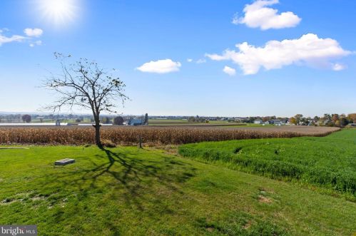 2360 Vw Dr, Lancaster PA  17602-1016 exterior