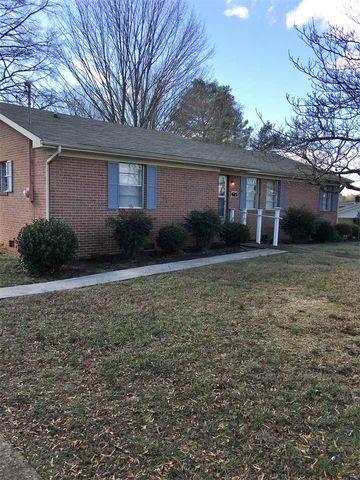 615 Hudson St, Athens, TN 37303-2217