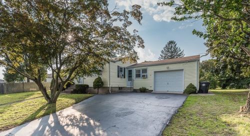 119 Burgoyne Dr, Warwick, RI 02889-4306