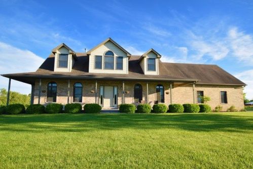 1722 Sunflower Dr, Sycamore, IL 60178-8605