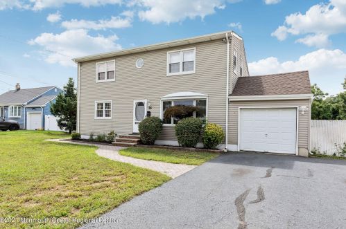 16 Parkview Dr, Hazlet, NJ 07730-1016