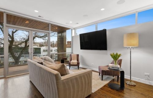 2910 Sheffield Ave, Chicago, IL 60657-5014