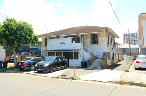743 Pumehana St, Honolulu, HI 96826-3838